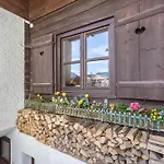 2 - Lockstein Apartment